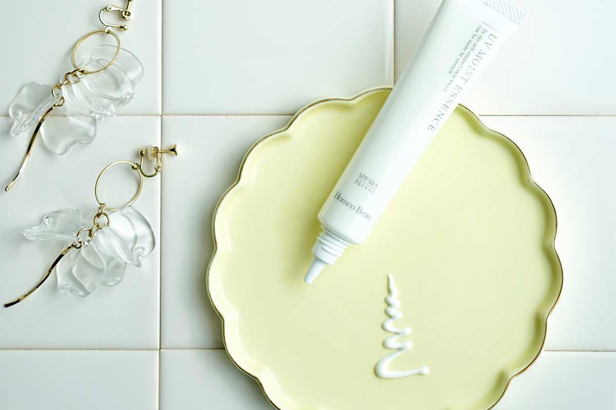 白浮きしない日焼け止めUVエッセンスのテクスチャーと紫外線対策のイメージ