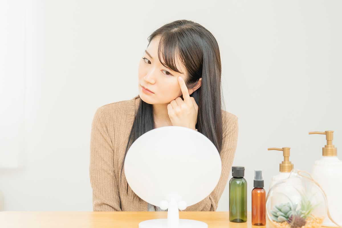 乾燥肌が起こる主な原因｜うるおいバランス・洗いすぎ・外的要因のイメージ