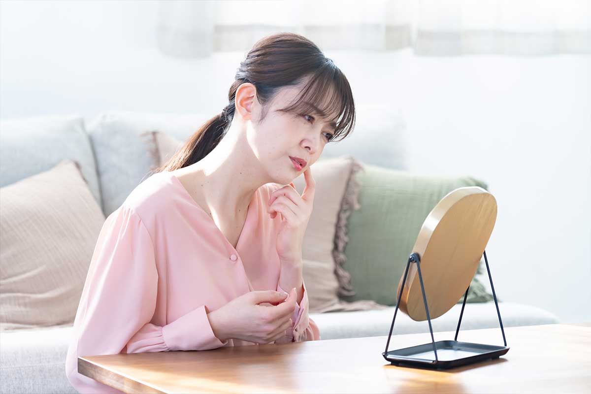 50代で乾燥肌が進みやすくなる理由のイメージ